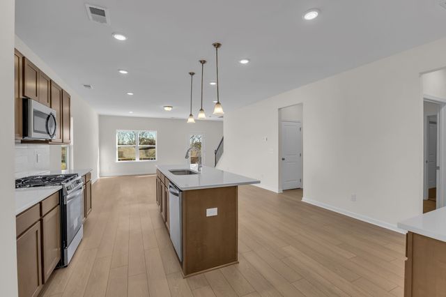 576 Nightengale Ridge Dr, Columbia, TN 38401