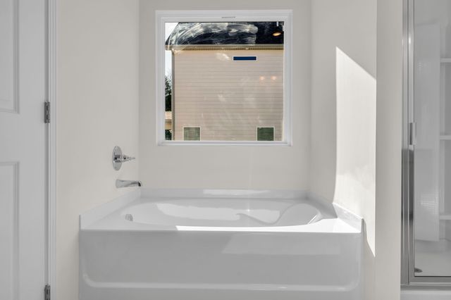 576 Nightengale Ridge Dr, Columbia, TN 38401