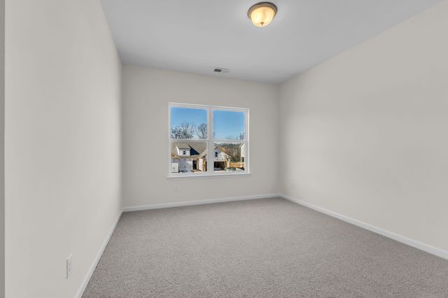 576 Nightengale Ridge Dr, Columbia, TN 38401