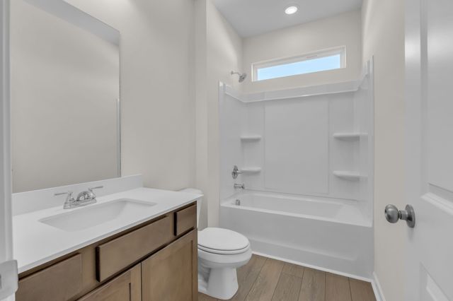 576 Nightengale Ridge Dr, Columbia, TN 38401