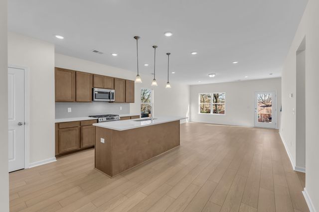 576 Nightengale Ridge Dr, Columbia, TN 38401