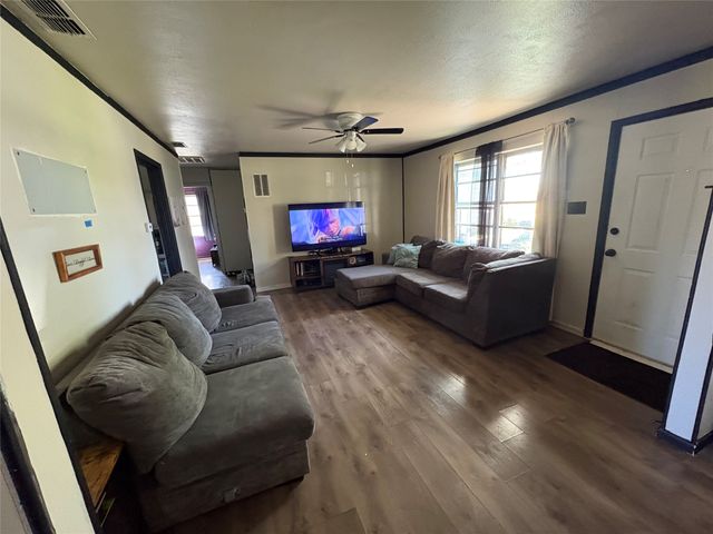 1307 S 1st Street, Corsicana, TX 75110