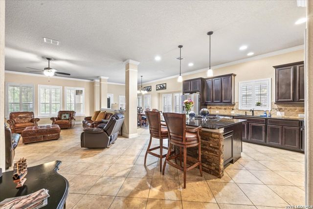 10515 Alcantara, Helotes, TX 78023