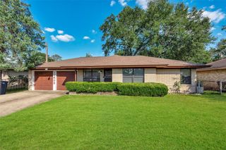 10402 Hollyglen Drive, Houston, TX 77016
