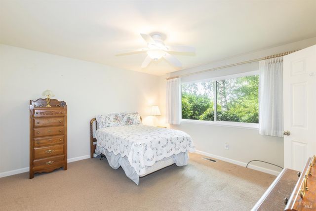 7121 Oak Leaf Dr, Santa Rosa, CA 95409