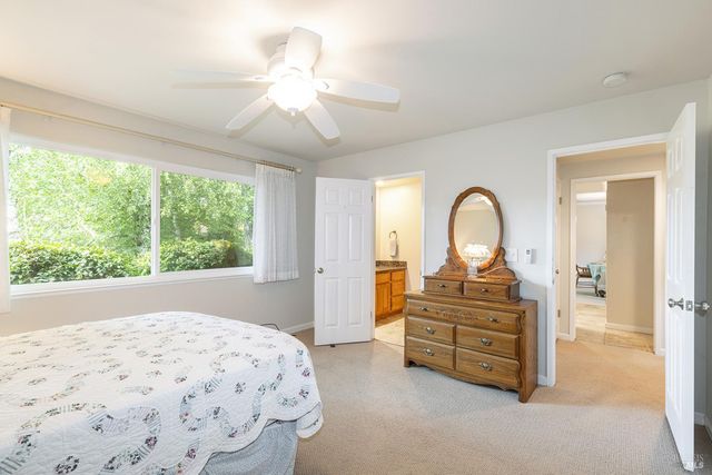 7121 Oak Leaf Dr, Santa Rosa, CA 95409