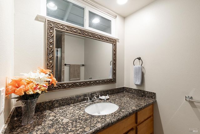 7121 Oak Leaf Dr, Santa Rosa, CA 95409