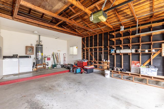 7121 Oak Leaf Dr, Santa Rosa, CA 95409