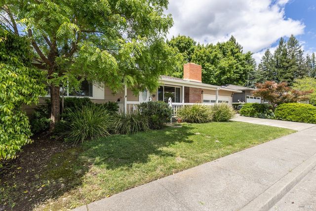 7121 Oak Leaf Dr, Santa Rosa, CA 95409