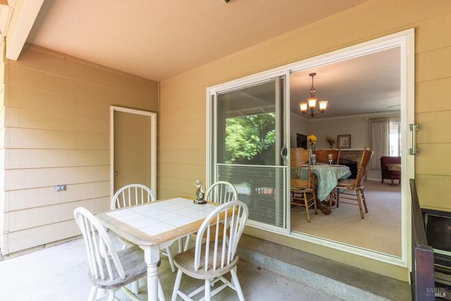 7121 Oak Leaf Dr, Santa Rosa, CA 95409