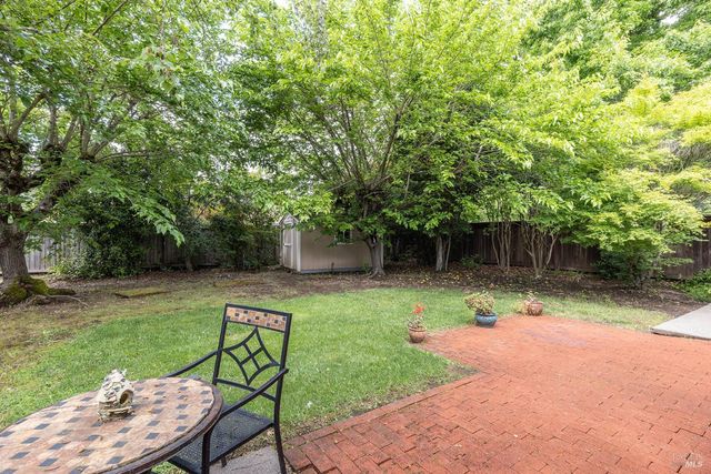 7121 Oak Leaf Dr, Santa Rosa, CA 95409