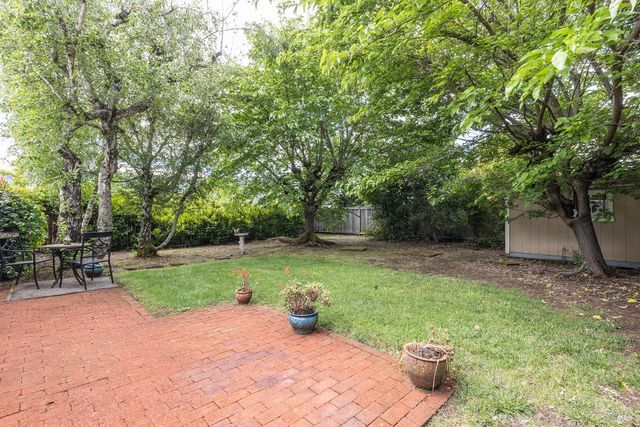 7121 Oak Leaf Dr, Santa Rosa, CA 95409