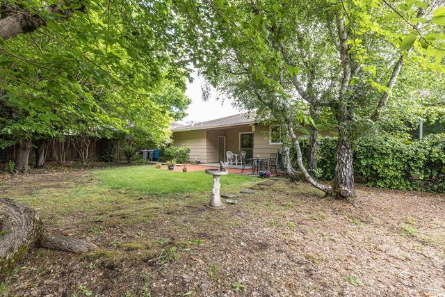 7121 Oak Leaf Dr, Santa Rosa, CA 95409