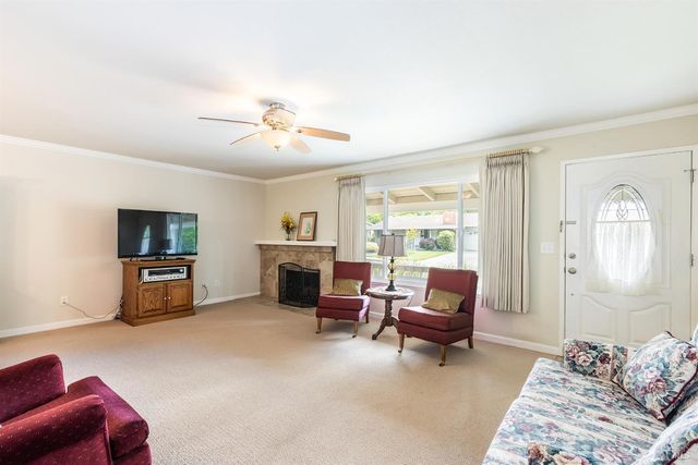 7121 Oak Leaf Dr, Santa Rosa, CA 95409