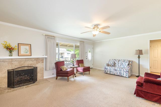 7121 Oak Leaf Dr, Santa Rosa, CA 95409