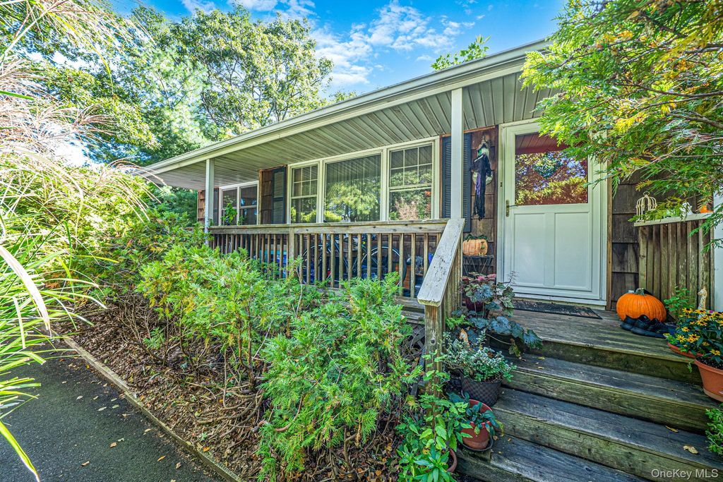 306 Jamaica Avenue, Medford, NY 11763 — exterior