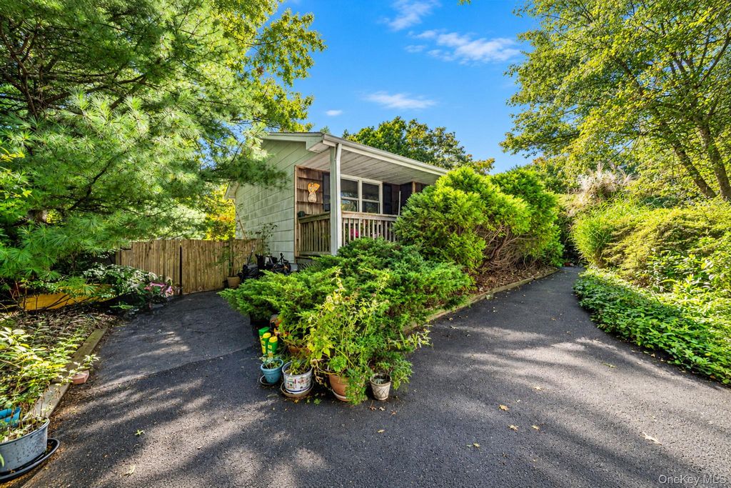306 Jamaica Avenue, Medford, NY 11763 — photo 2