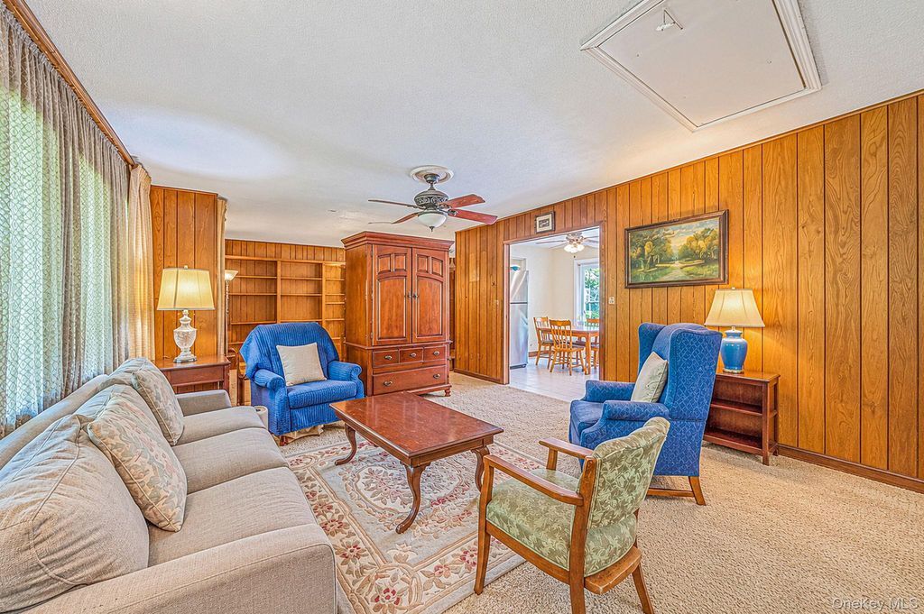 306 Jamaica Avenue, Medford, NY 11763 — photo 3