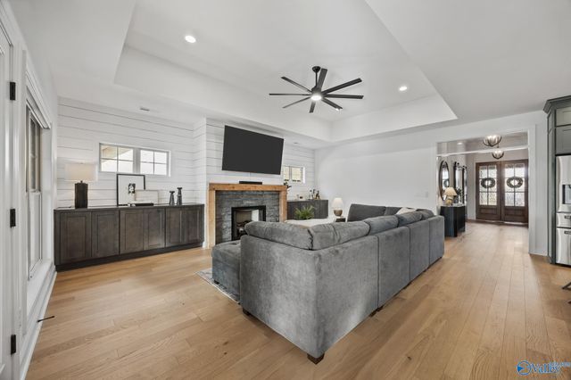 8 Thicket Grove Circle SW, Huntsville, AL 35803