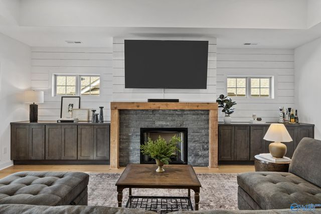 8 Thicket Grove Circle SW, Huntsville, AL 35803