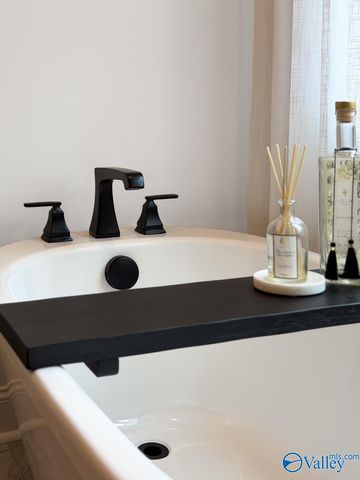 8 Thicket Grove Circle SW, Huntsville, AL 35803