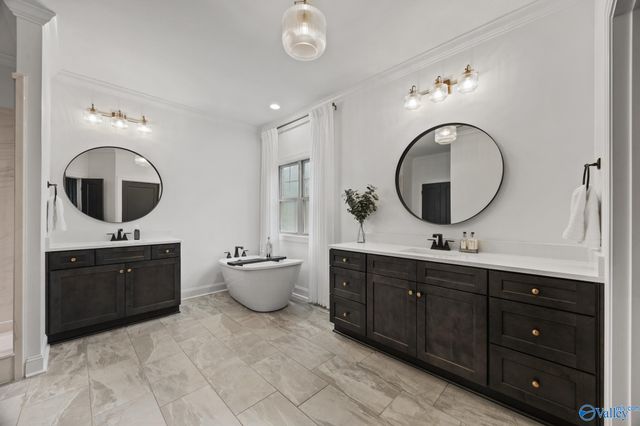 8 Thicket Grove Circle SW, Huntsville, AL 35803