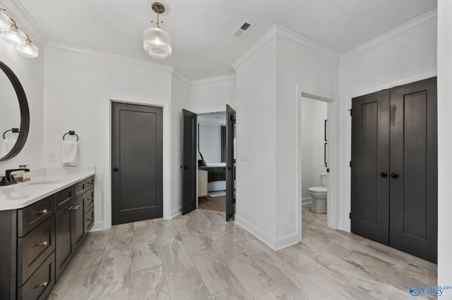 8 Thicket Grove Circle SW, Huntsville, AL 35803