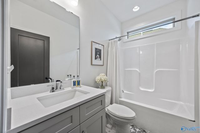 8 Thicket Grove Circle SW, Huntsville, AL 35803