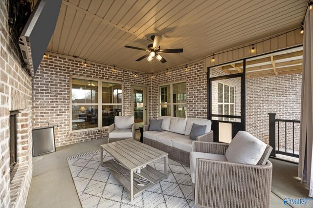 8 Thicket Grove Circle SW, Huntsville, AL 35803