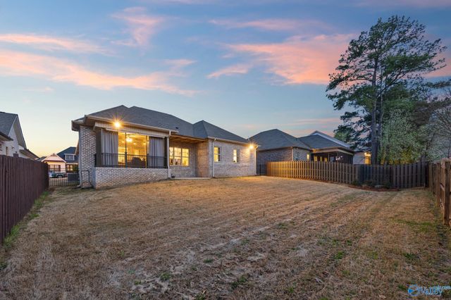 8 Thicket Grove Circle SW, Huntsville, AL 35803