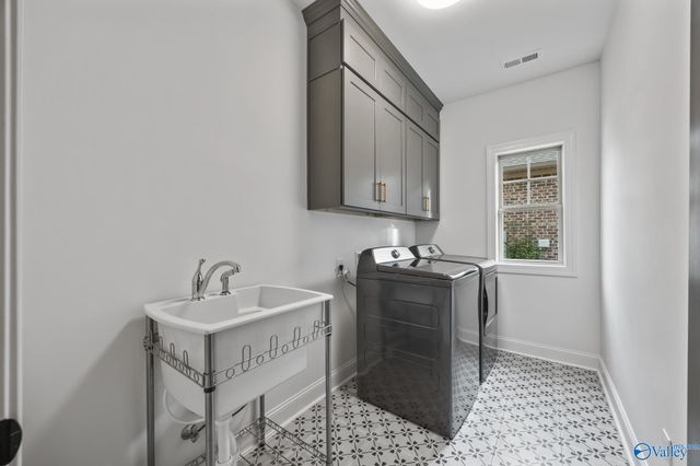 8 Thicket Grove Circle SW, Huntsville, AL 35803