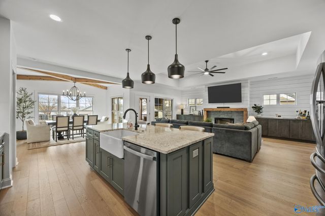 8 Thicket Grove Circle SW, Huntsville, AL 35803