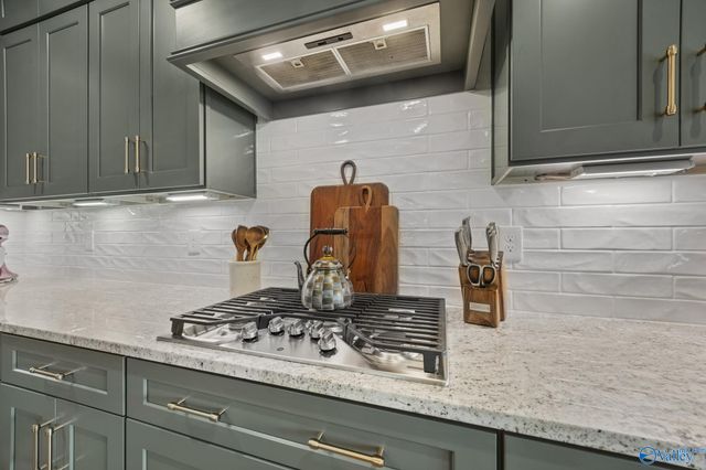 8 Thicket Grove Circle SW, Huntsville, AL 35803