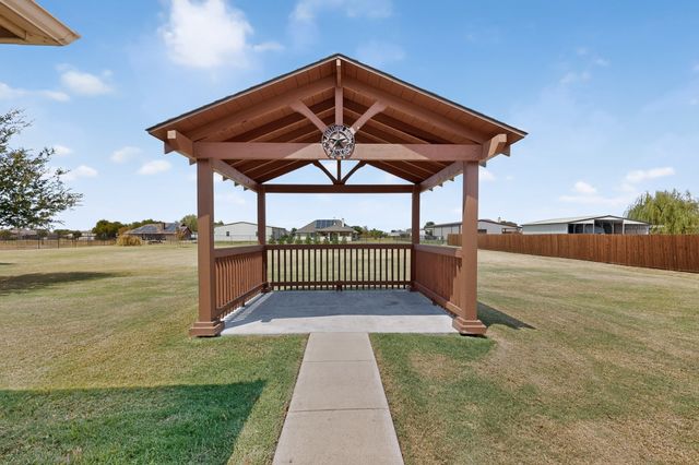 320 Brooks Drive, Nevada, TX 75173