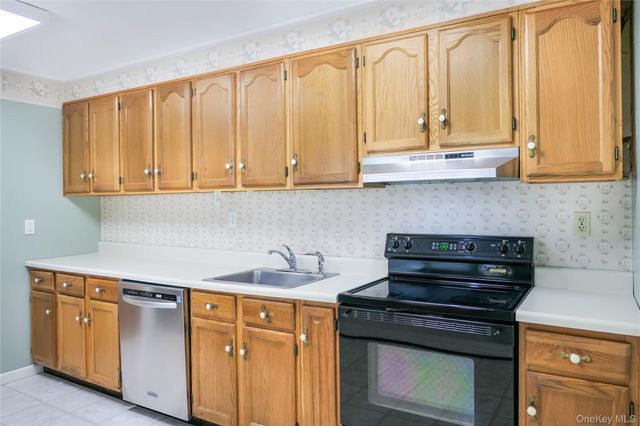 204 E 19th Street, Huntington Station, NY 11746