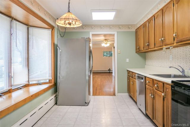 204 E 19th Street, Huntington Station, NY 11746