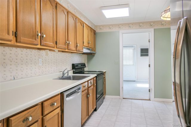 204 E 19th Street, Huntington Station, NY 11746