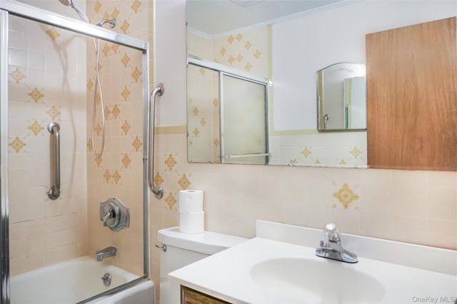 204 E 19th Street, Huntington Station, NY 11746