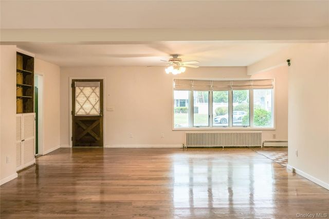 204 E 19th Street, Huntington Station, NY 11746