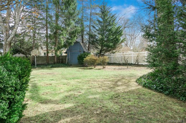 204 E 19th Street, Huntington Station, NY 11746