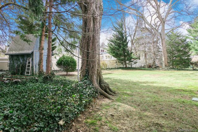 204 E 19th Street, Huntington Station, NY 11746