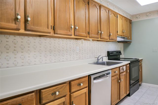 204 E 19th Street, Huntington Station, NY 11746