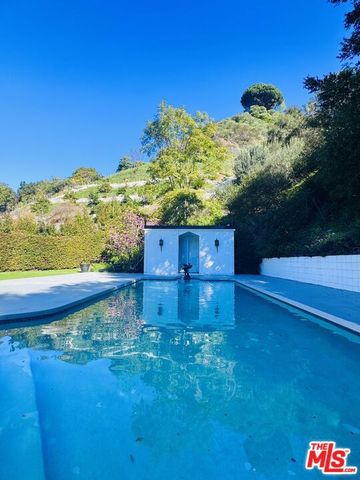 936 Chantilly Road, Los Angeles, CA 90077