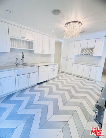 936 Chantilly Road, Los Angeles, CA 90077