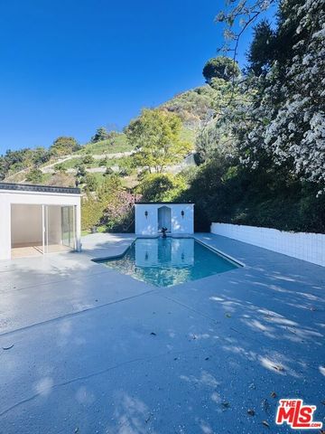 936 Chantilly Road, Los Angeles, CA 90077