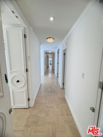 936 Chantilly Road, Los Angeles, CA 90077