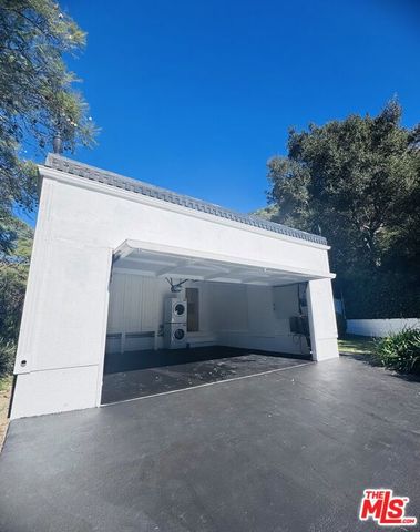 936 Chantilly Road, Los Angeles, CA 90077