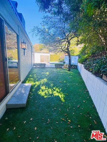 936 Chantilly Road, Los Angeles, CA 90077