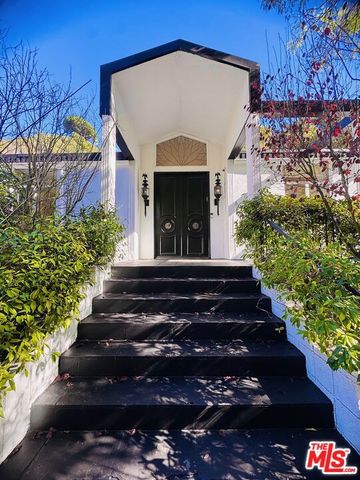 936 Chantilly Road, Los Angeles, CA 90077