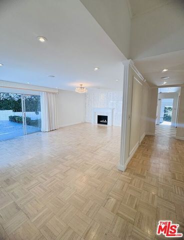 936 Chantilly Road, Los Angeles, CA 90077